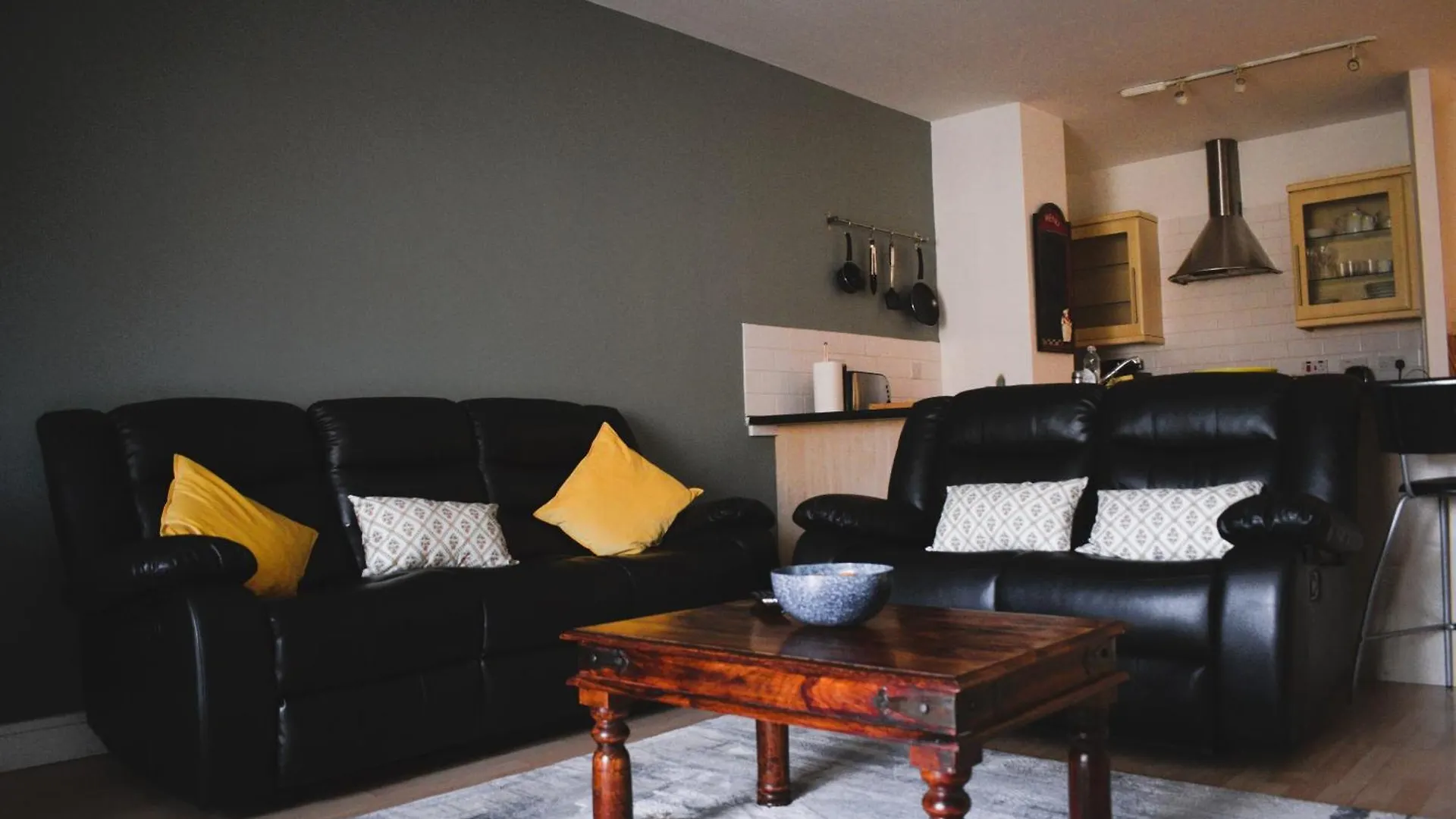 Heart Of Leeds - 2 Bedroom Flat 0*, 利兹